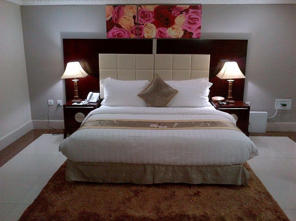 Grandbee Suites Ikeja Exterior foto