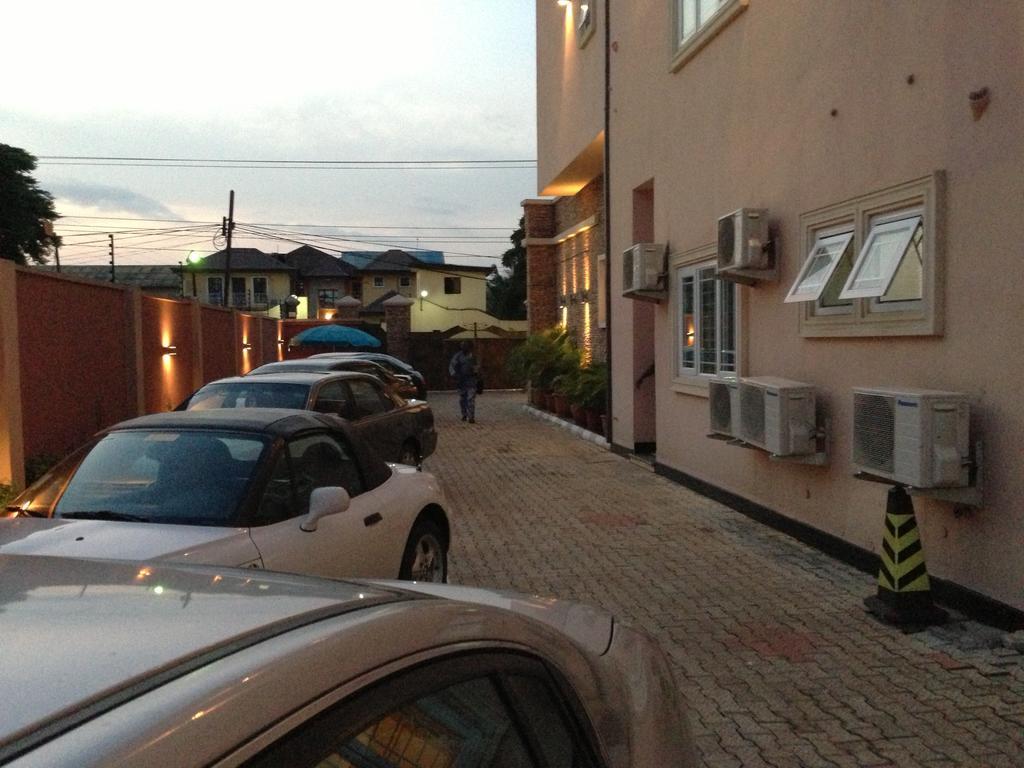 Grandbee Suites Ikeja Exterior foto