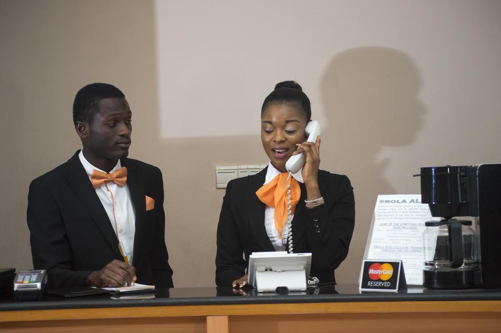 Grandbee Suites Ikeja Exterior foto