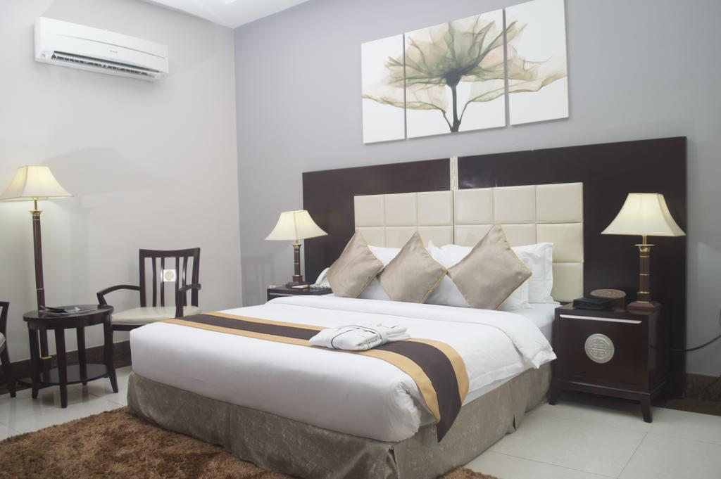 Grandbee Suites Ikeja Exterior foto