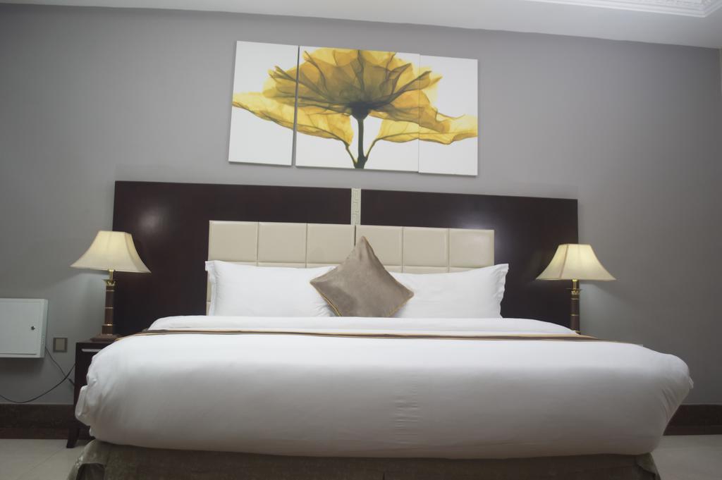 Grandbee Suites Ikeja Exterior foto
