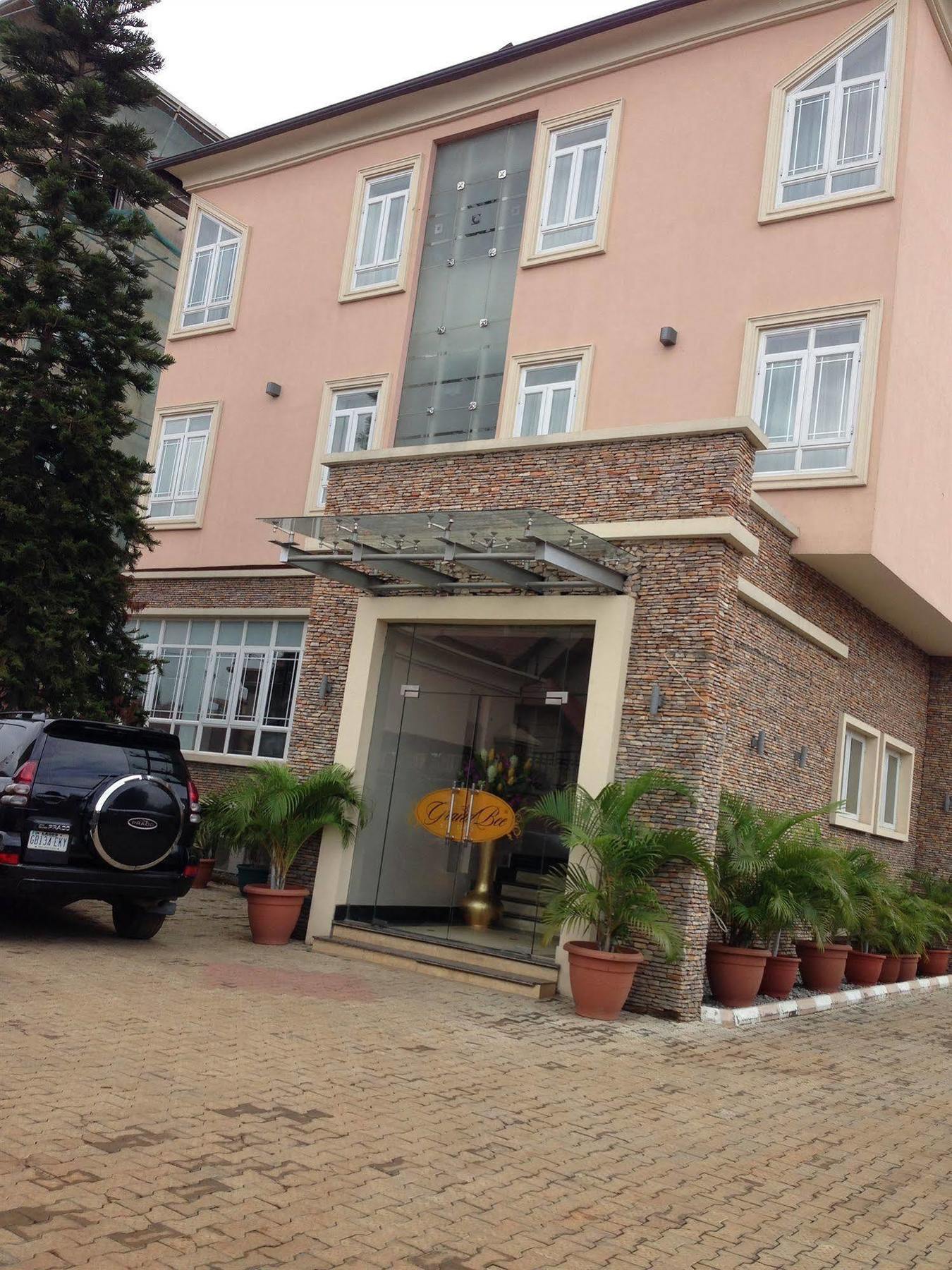 Grandbee Suites Ikeja Exterior foto