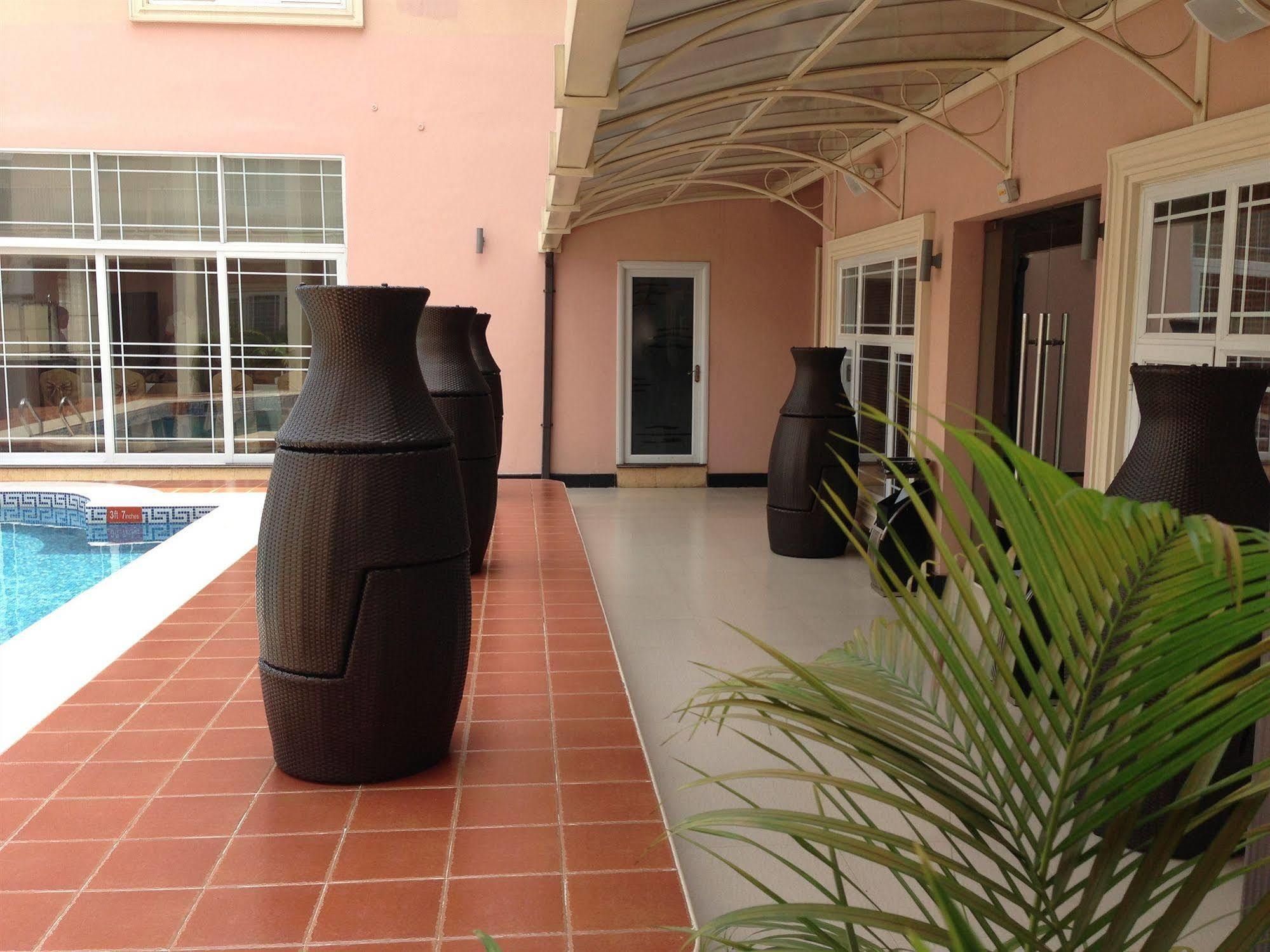 Grandbee Suites Ikeja Exterior foto
