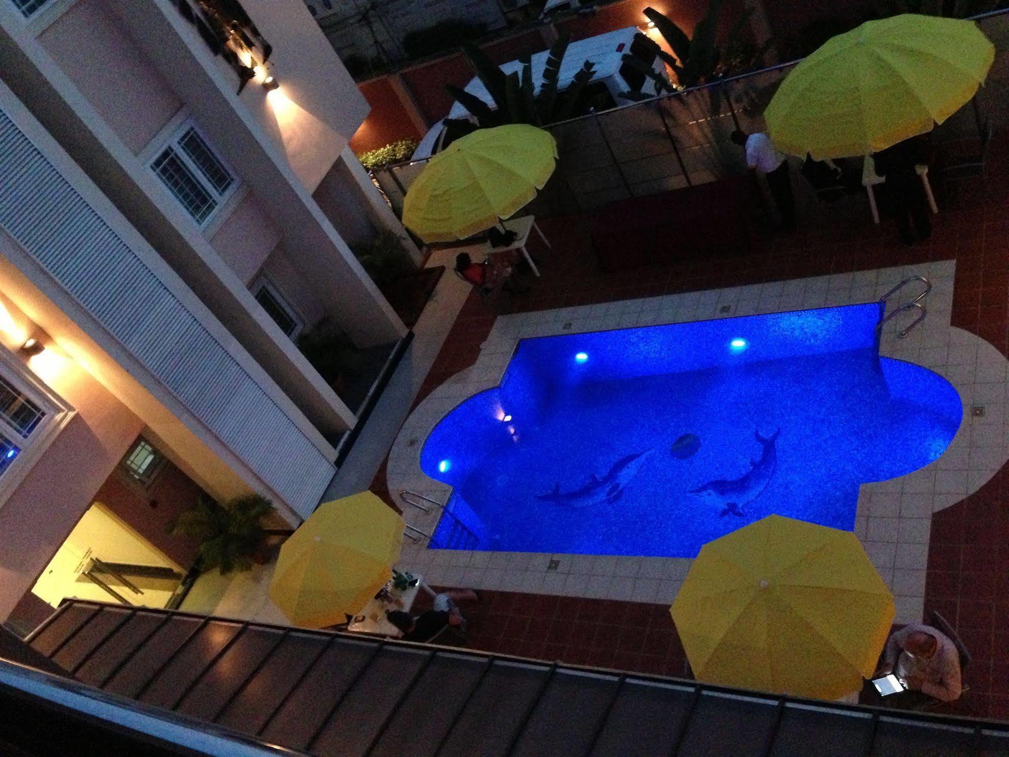 Grandbee Suites Ikeja Exterior foto