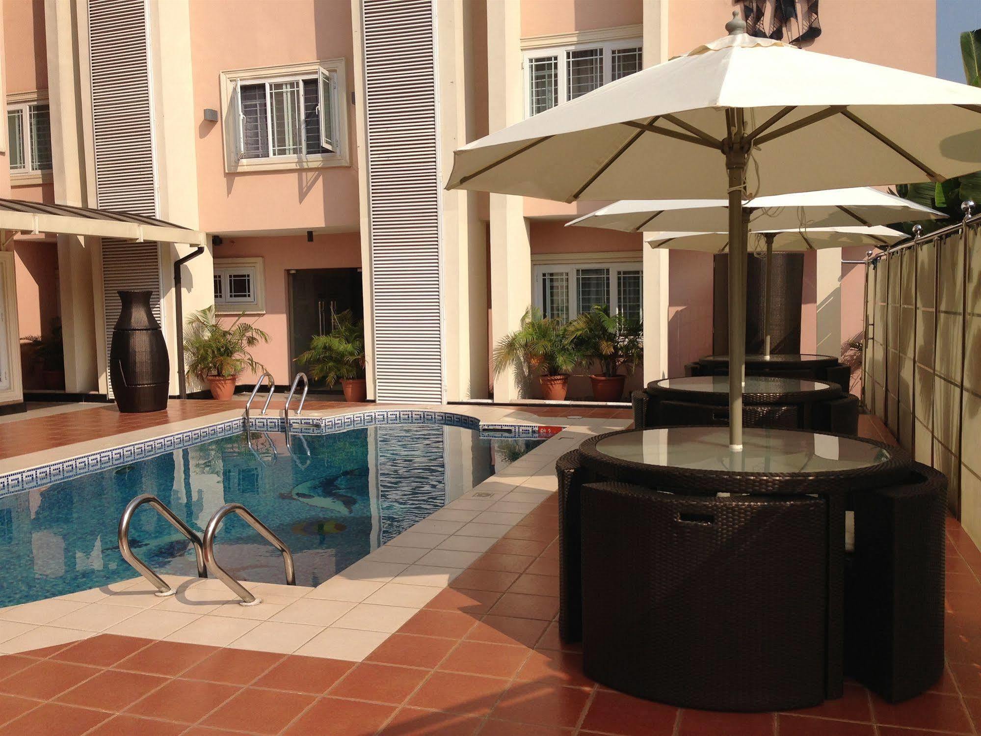 Grandbee Suites Ikeja Exterior foto