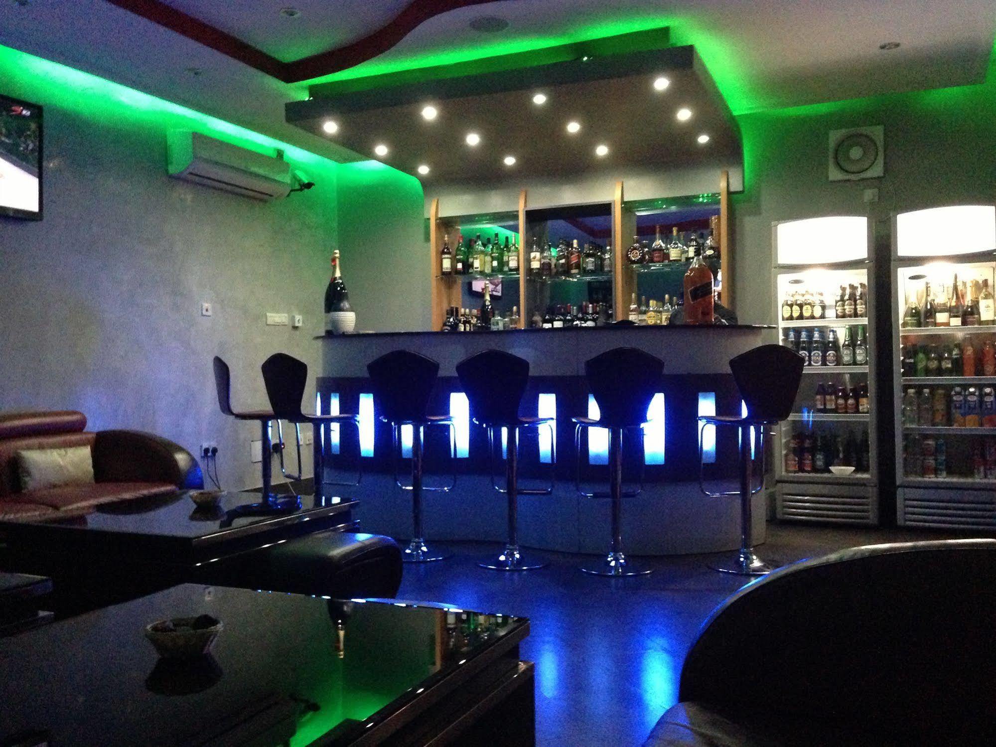 Grandbee Suites Ikeja Exterior foto